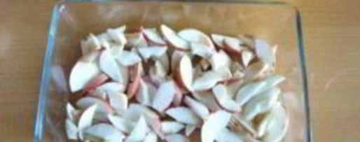 Шаг 4: шарлотки с яблоками на сметане