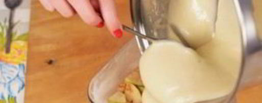 Шаг 2: шарлотки с яблоками в микроволновке