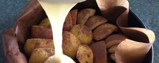 Шаг 2: шарлотки с яблоками