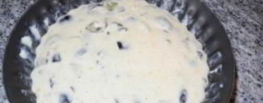 Шаг 2: шарлотки со сливами