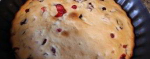 Шаг 3: шарлотки со сливами