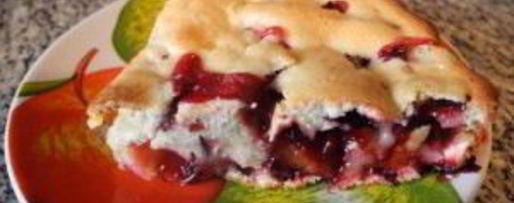 Шаг 4: шарлотки со сливами