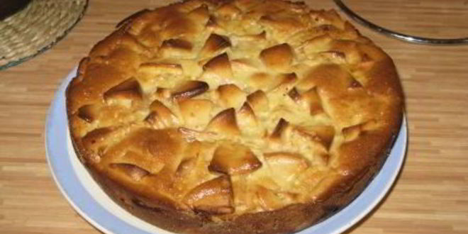 Рецепт шарлотки со сметаной и яблоками