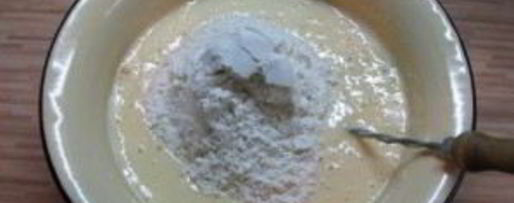 Шаг 2: шарлотки со сметаной и яблоками