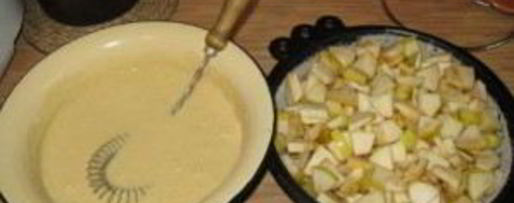 Шаг 5: шарлотки со сметаной и яблоками