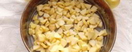 Шаг 2: шарлотки в духовке с яблоками