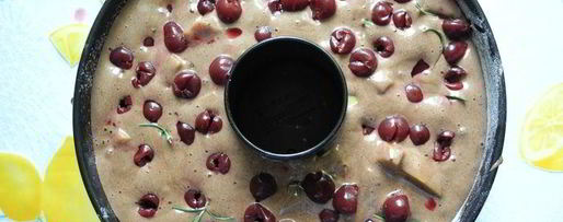 Шаг 5: шоколадной шарлотки с яблоками и пьяной вишней