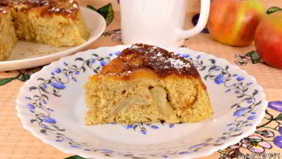 Рецепт Яблочной шарлотки с карамелью в микроволновке