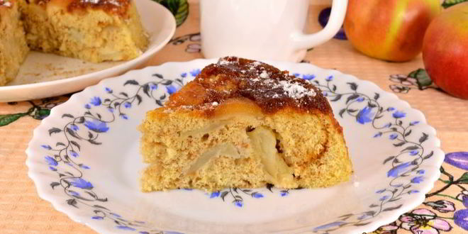 Рецепт яблочной шарлотки с карамелью в микроволновке