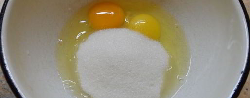 Шаг 2: яблочной шарлотки с карамелью в микроволновке