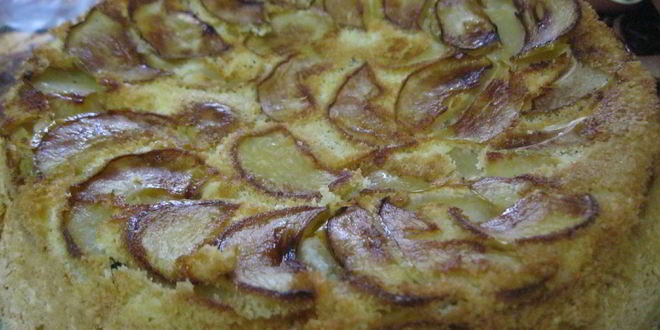 Рецепт яблочной шарлотки с кукурузной мукой