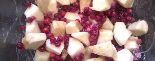 Шаг 3: яблочно-брусничной шарлотка