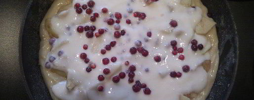 Шаг 8: яблочно-брусничной шарлотка