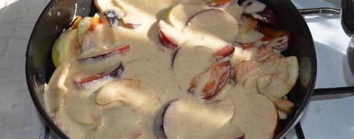 Шаг 2: яблочно-сливовой нешарлотка