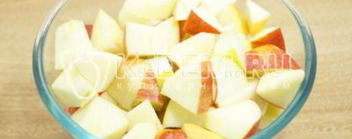 Шаг 6: заливной шарлотки с яблоками