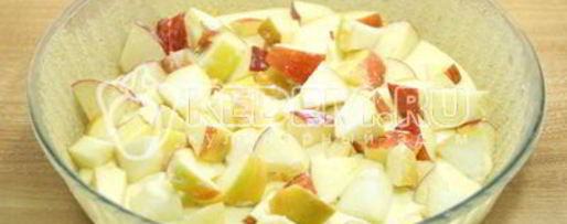 Шаг 9: заливной шарлотки с яблоками