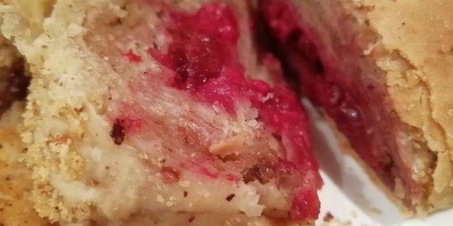 Рецепт легкого штруделя с вишней и миндалем