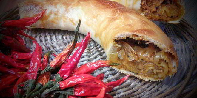 Рецепт лукового штруделя на вытяжном тесте