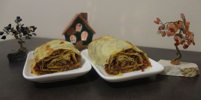 Рецепт мясного штруделя под соусом бешамель