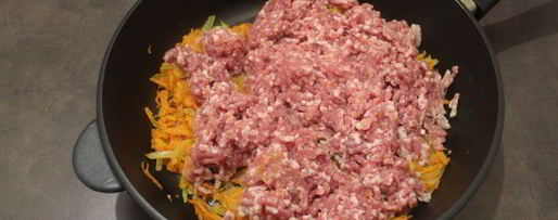 Шаг 2: мясного штруделя под соусом бешамель