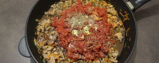 Шаг 3: мясного штруделя под соусом бешамель