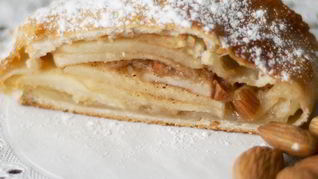 Рецепт Незатейливого яблочного штруделя