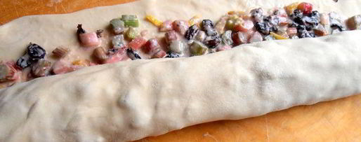 Шаг 17: штруделя из ревеня и изюма