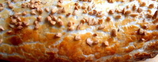 Шаг 22: штруделя из ревеня и изюма