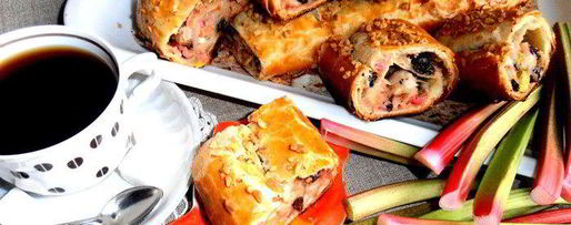 Шаг 25: штруделя из ревеня и изюма