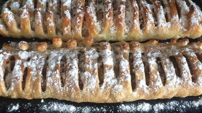 Рецепт Штруделя с грушами и грецкими орехами