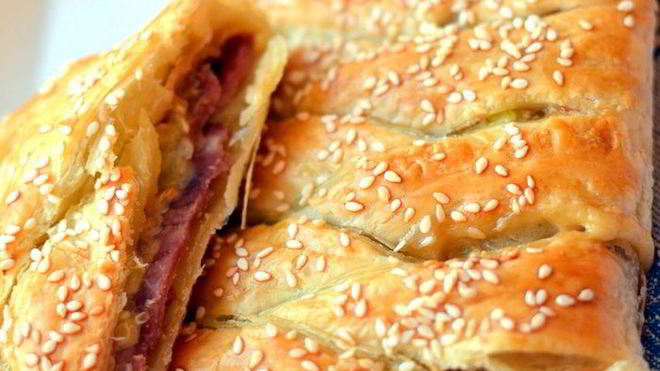 Рецепт Штруделя с кабачками, ветчиной и сыром