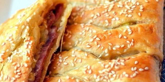 Рецепт штруделя с кабачками, ветчиной и сыром