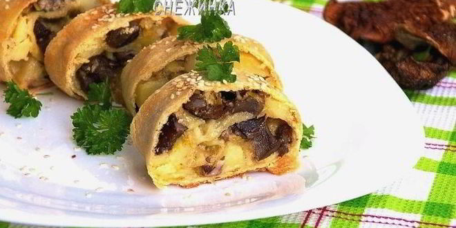 Рецепт штруделя с картофелем и грибами в сливочно-сырном соусе