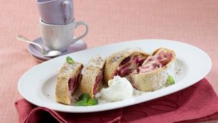 Рецепт Штруделя с вишнями и фундуком