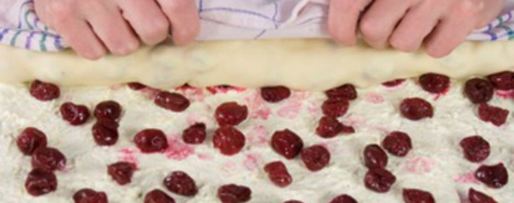 Шаг 1: штруделя с вишнями и фундуком