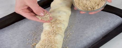 Шаг 2: штруделя с вишнями и фундуком