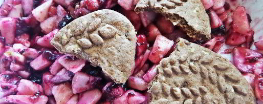 Шаг 10: штруделя с яблоками и голубикой