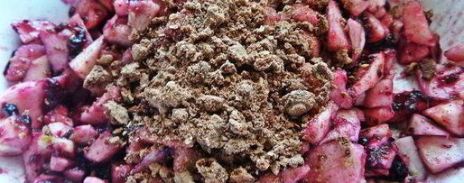 Шаг 11: штруделя с яблоками и голубикой