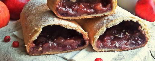 Шаг 28: штруделя с яблоками и голубикой