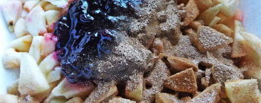 Шаг 9: штруделя с яблоками и голубикой