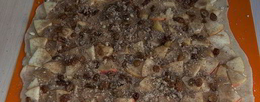 Шаг 2: штруделя с яблоками и изюмом