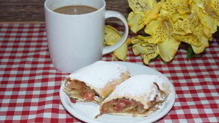 Рецепт Штруделя с яблоками из слоеного теста