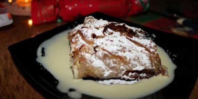 Рецепт штруделя с яблоком и корицей под кремом англес