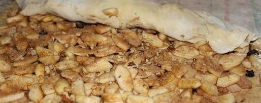 Шаг 5: штруделя с яблоком и корицей под кремом англес