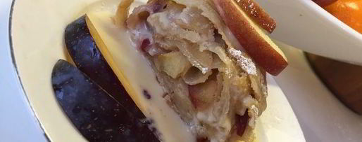 Шаг 12: яблочно-сливового штрудель с ванильным соусом