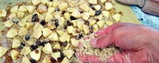 Шаг 15: яблочного штруделя с грецкими орехами