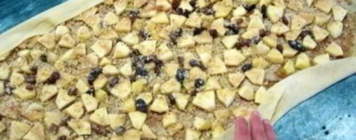 Шаг 16: яблочного штруделя с грецкими орехами