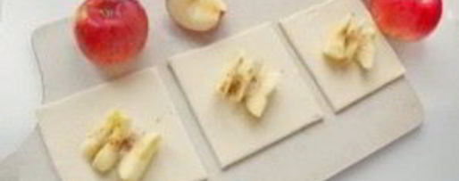 Шаг 1: слоеных конвертиков с яблоками