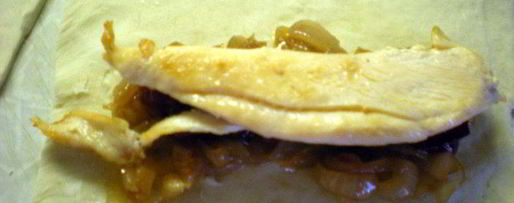 Шаг 1: слойки с белым мясом птицы и луково-брусничным конфитюром