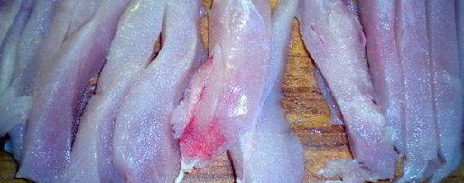 Шаг 4: слойки с белым мясом птицы и луково-брусничным конфитюром